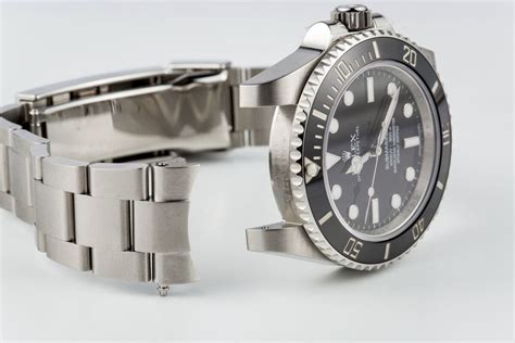 how to identify Rolex model